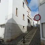 Muralha Nyaraló Lagos